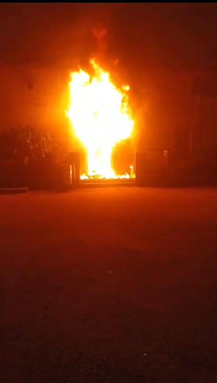 SBI के एटीएम में अज्ञात कारणों से लगी आग